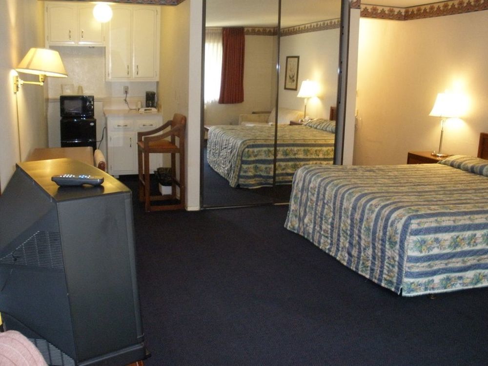 Garden Inn And Suites Glendora Room photo